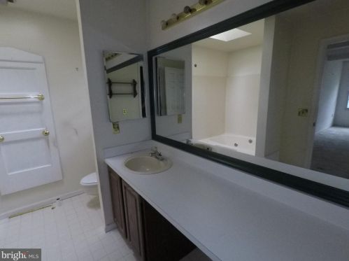 2 Presidential Dr, Berlin Boro NJ  08009-1358 exterior