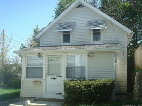 17 Seymour St, Waterbury, CT 06708-3705
