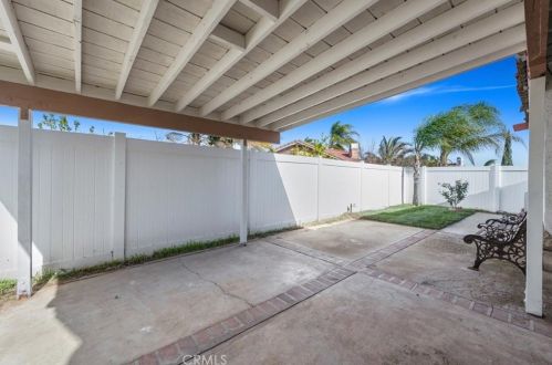 2002 Teak St, Perris CA  92570-2502 exterior