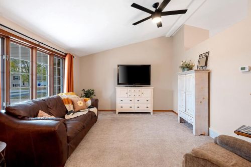 1422 Alcan Dr, Menasha, WI 54952-1272