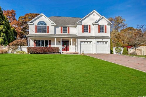1 Burchell St, Blue Point, NY 11715-1504