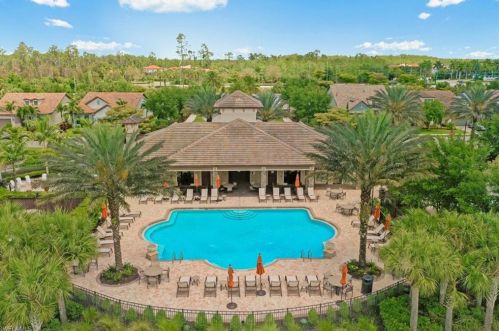 16083 Camden Lakes Cir, Naples, FL 34110-2823