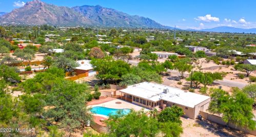 7401 San Anna Dr, Tucson, AZ 85704-1945