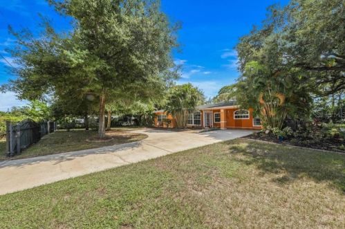 205 Estil Dr, Nokomis, FL 34275-2079