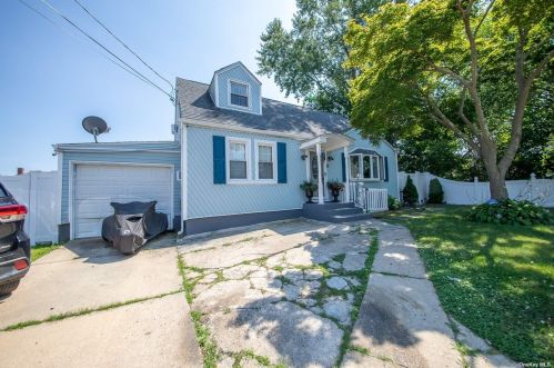 210 Ackerman St, Central Islip, NY 11722-3602