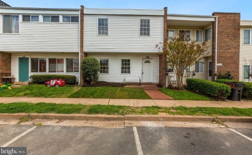 1204 Magnolia Ln, Herndon, VA 20170-3827