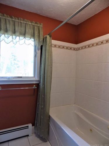 282 Hayden Sta Rd, Windsor CT 06095-1407 exterior