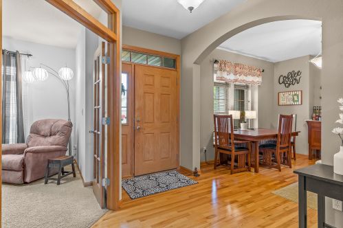638 Stoecker Farm Ave, Mukwonago, WI 53149-8278