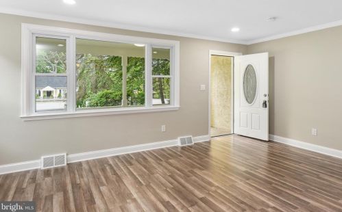 512 Uwchlan Ave, Downingtown PA  19335-1729 exterior