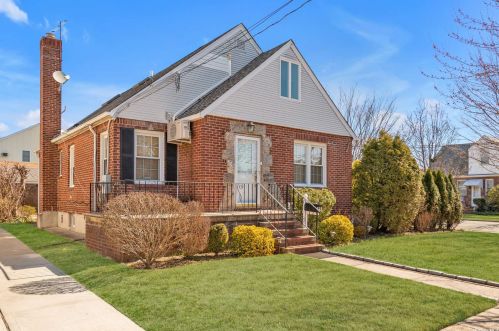 42 Stephen Ave, New Hyde Park NY  11040-3131 exterior