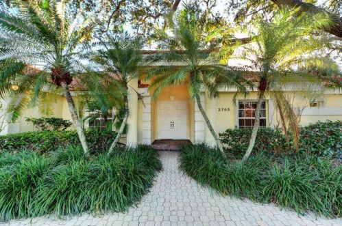 2765 Tecumseh Dr, West Palm Beach, FL 33409-7455