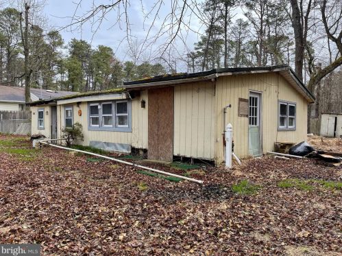 211 Palm Ave, Browns Mills NJ  08015-4128 exterior