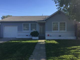 804 Badgley Dr, Modesto CA  95350-5562 exterior