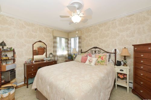 2308 Oakdale Ave, Seaford NY  11783-3141 exterior