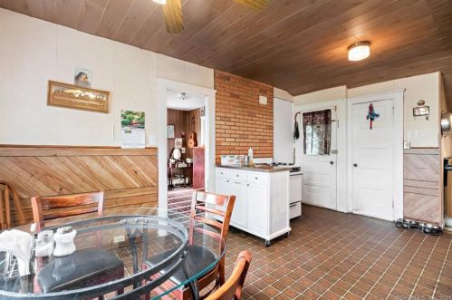 242 Clifton St, Wallingford CT  06492-4001 exterior