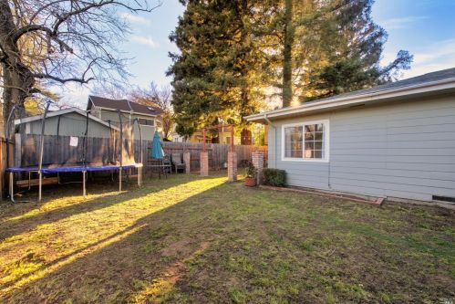 205 Kendal St, Vacaville CA 95688-3827 exterior