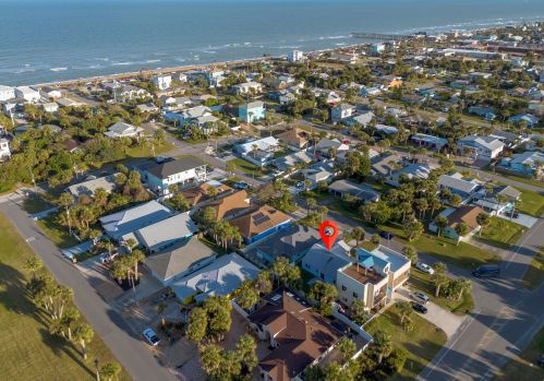 324 7th St, Flagler Beach, FL 32136-3356