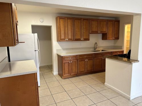 1712 Cherry Ave, Long Beach CA  90806-5821 exterior