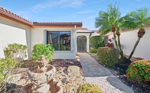 5681 Lakeview Mews Dr, Boynton Beach, FL 33437-1508