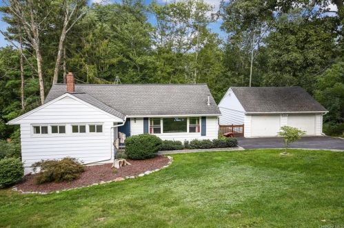 2266 Ridge St, Yorktown Hgts, NY 10598-3828