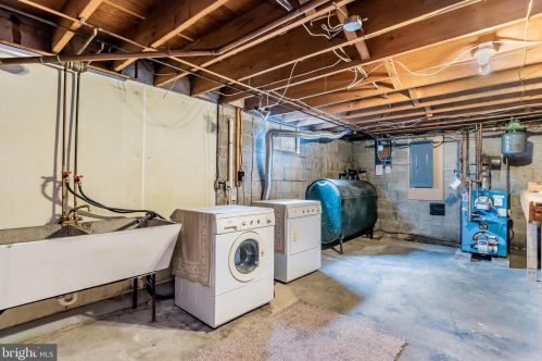 4 Beaver Rd, Camp Hill PA  17011-7404 exterior