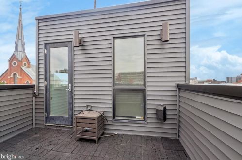 310 Fairmount Ave, Philadelphia PA  19123-2931 exterior