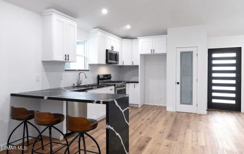 14363 Collins St, Van Nuys CA 91316-1030 exterior