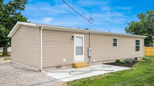 62 Clay St, Frazeysburg, OH 43822-9778