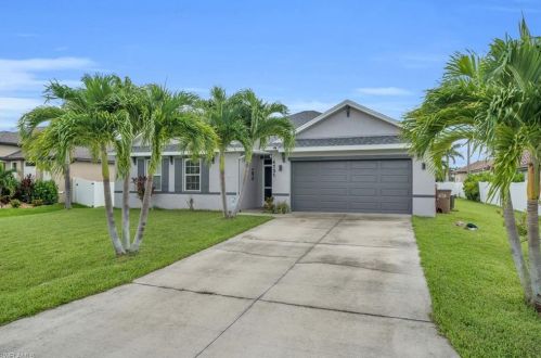 4131 19th Pl, Cape Coral, FL 33904-8037