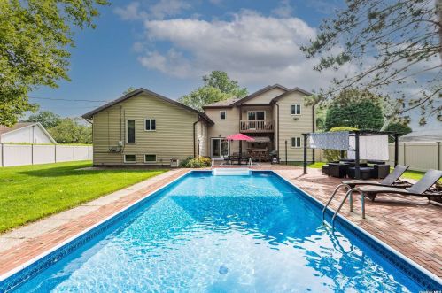 23 Adar Ln, Elwood, NY 11731-5505