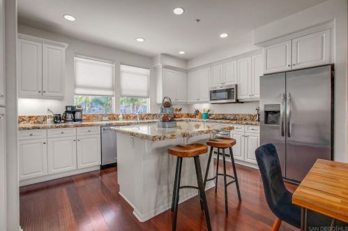 3030 Beachwood Bluff Way, San Diego, CA 92117-7805