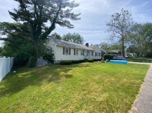 43 Ridgewood Dr, Norwood, MA 02062-5625