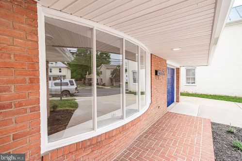 415 Liberty St, Charles Town WV  25414-1827 exterior