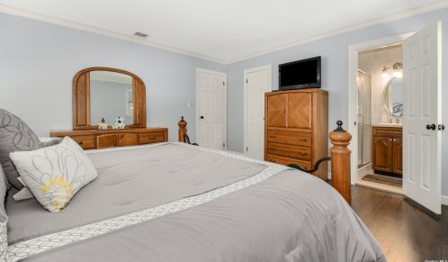 3 Lorijean Ln, Elwood NY  11731-4009 exterior