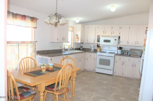 673 Coachline Ln, Mescal, AZ 85602-6754