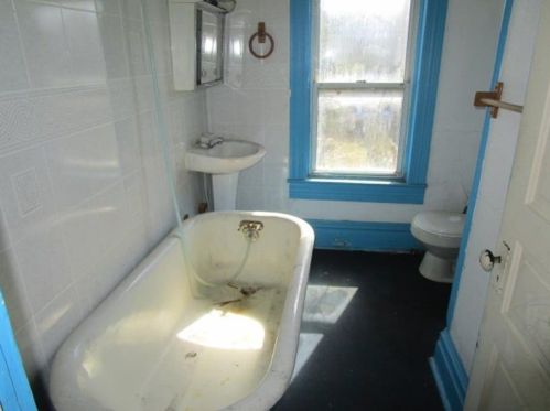 236 18th Ave, Whitaker PA  15120-1816 exterior