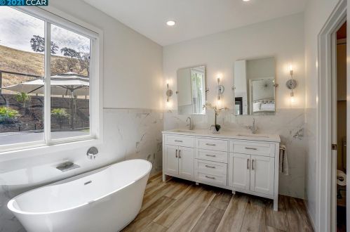 1046 Rolling Woods Way, Concord CA  94521-5400 exterior