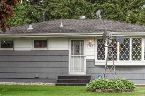 6709 Winnetka Ave, Minneapolis, MN 55428-2181