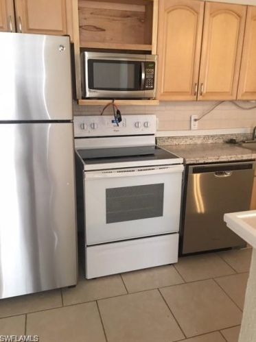 583 97th Ave, Naples, FL 34108-2286