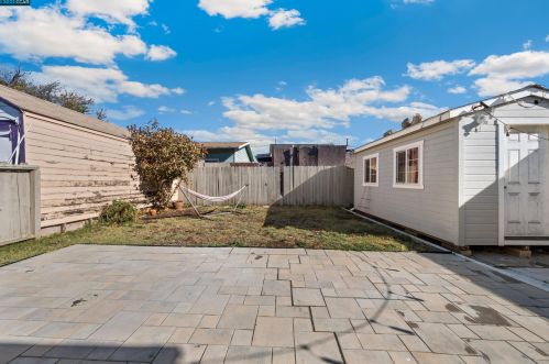 7426 Holly St, Oakland CA  94621-2834 exterior