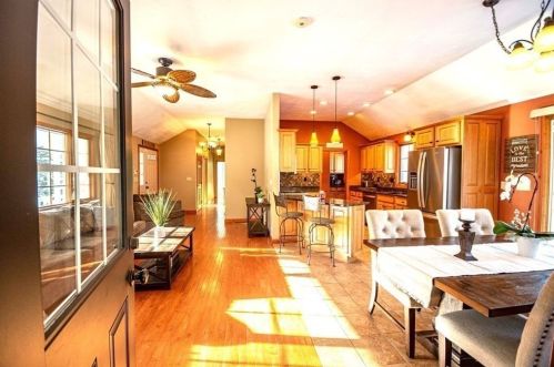 31 Jerome St, Berkley MA 02779-1121 exterior