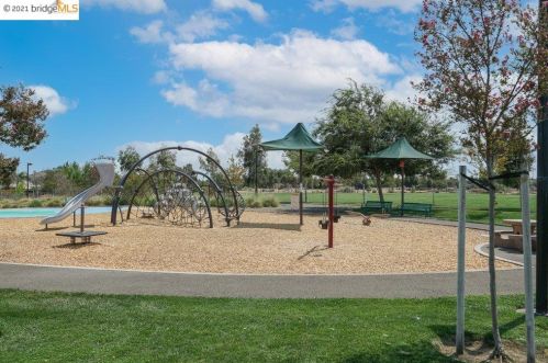 3889 Oak Grove Ct, Oakley CA  94561-4218 exterior