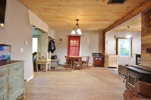 350 Old Post Rd, Marlborough NY  12542-6540 exterior