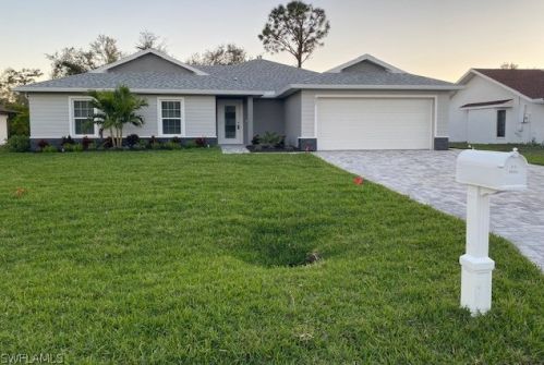 2721 4th Ter, Cape Coral, FL 33991-1126