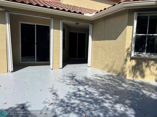 16800 36 Ct, Hollywood FL exterior