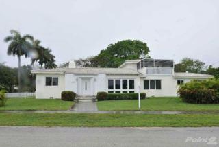 1215 Southlake Dr, Hollywood FL  33019-1933 exterior