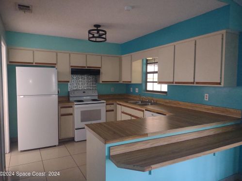 726 John Adams Ln, Melbourne, FL 32904-7538