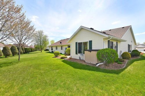 318 5th Cir, Summit MN  55917-1372 exterior