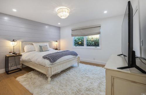 221 Martinique Ave, Tiburon CA  94920-1044 exterior