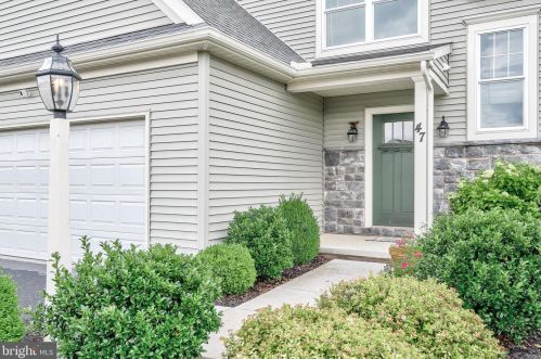 47 Cumberland Estates Dr, Navy Sup Dpt PA  17050-1720 exterior